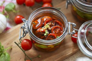 eingelegte Tomaten in Olivenöl